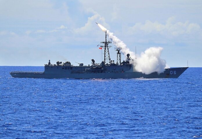 Article 1 HMAS Newcastle firing an SM-2 source RAN