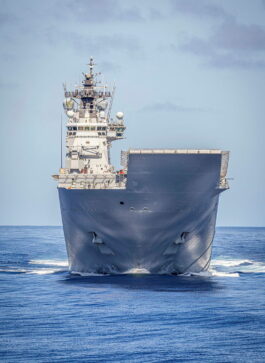 HMAS Canberra deploys US marines to Darwin
