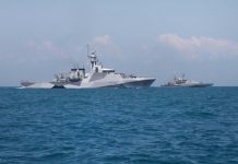 HMS Spey exercises with Darwin Patrol Boats