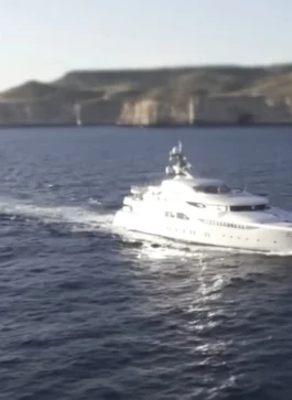 Putin’s yacht moved to the Pacific