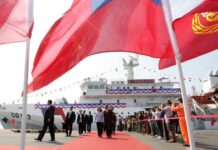 Markets close strait before missiles fire