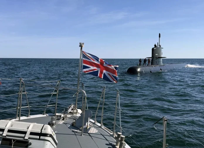 The Swedish submarine approaches HMS Dasher