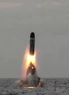France tests sub-launched missile