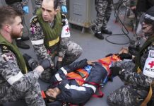 Navy rescues injured mariner