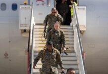 US marine and sailors arrive in Darwin