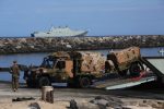 HMAS Canberra offloads troops to Island of Hawaii